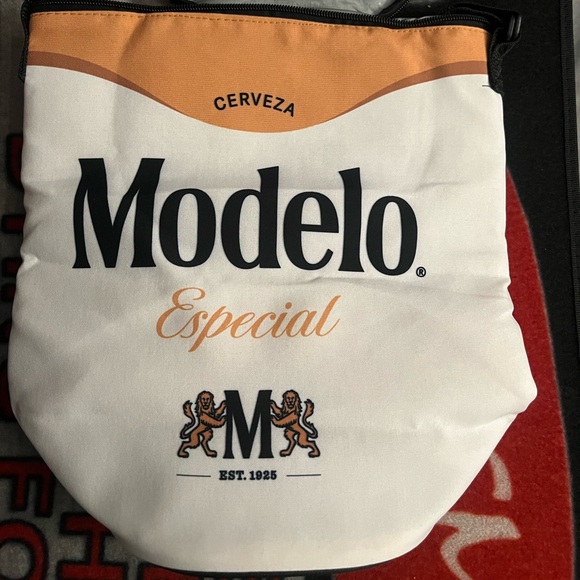 Vintage Modelo Insulated Cooler Bag Soft w/ Zipper Strap - Picture 1 of 3